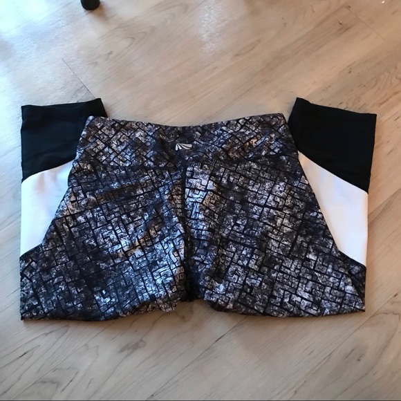 Marika Pants - Marika Colorblock Printed Capri Legging